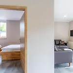 펜션 Familienfreundliche Bungalows Am Kronenburger See *