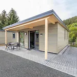 펜션 Familienfreundliche Bungalows Am Kronenburger See *